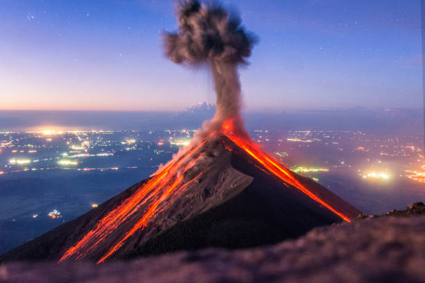 Guatemala Increíble: Entre Volcanes, Lagos y Herencia Maya